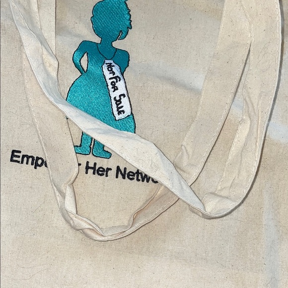 Cream Canvas Tote Bag with Eco-Friendly Design - Picture 3 of 3